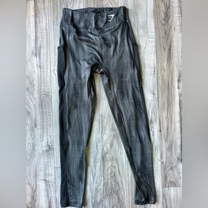 NWOT Gymshark Lightweight Leggings Logo on the Side in Black and Gray Size Small